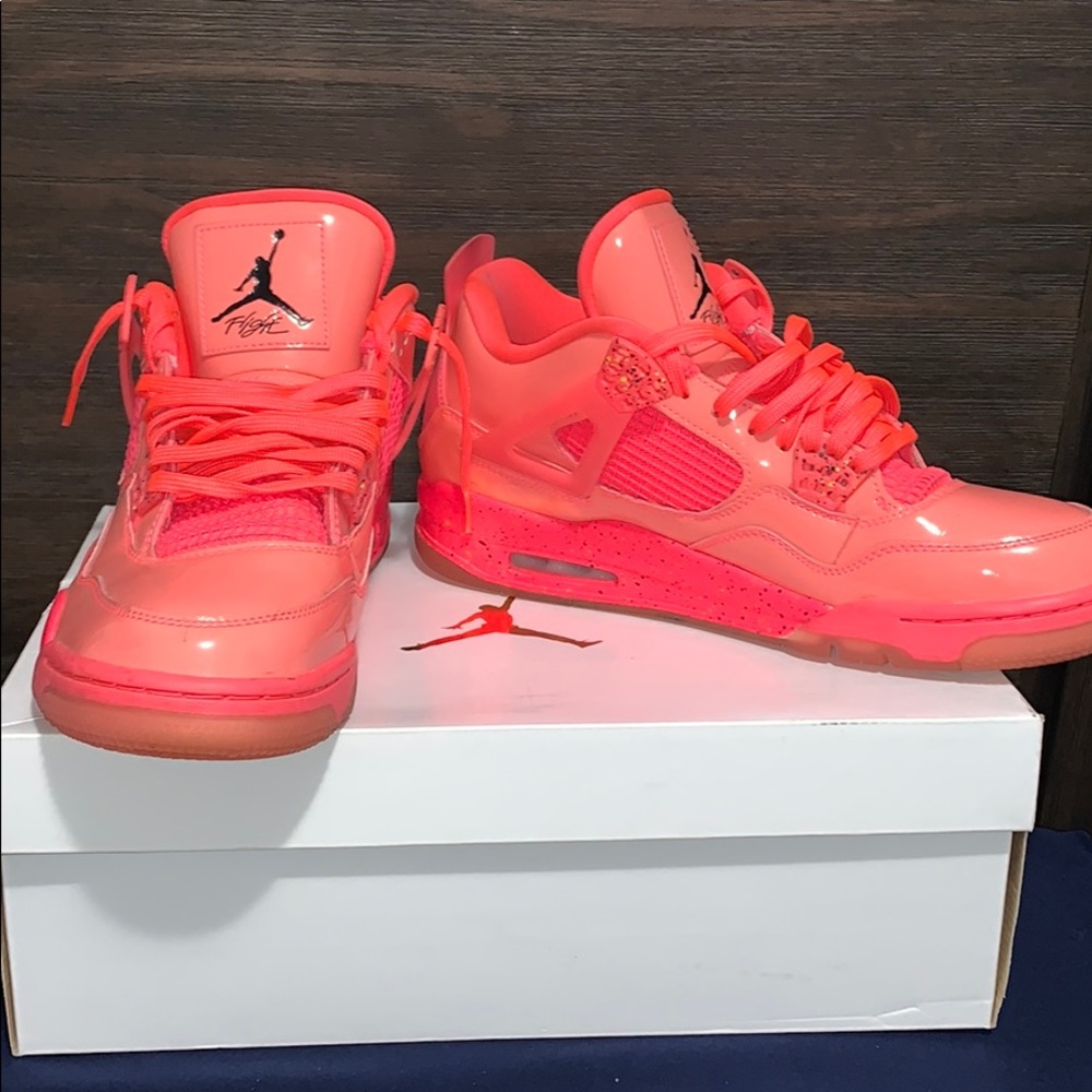 Air Jordan 4s -Hot Punch